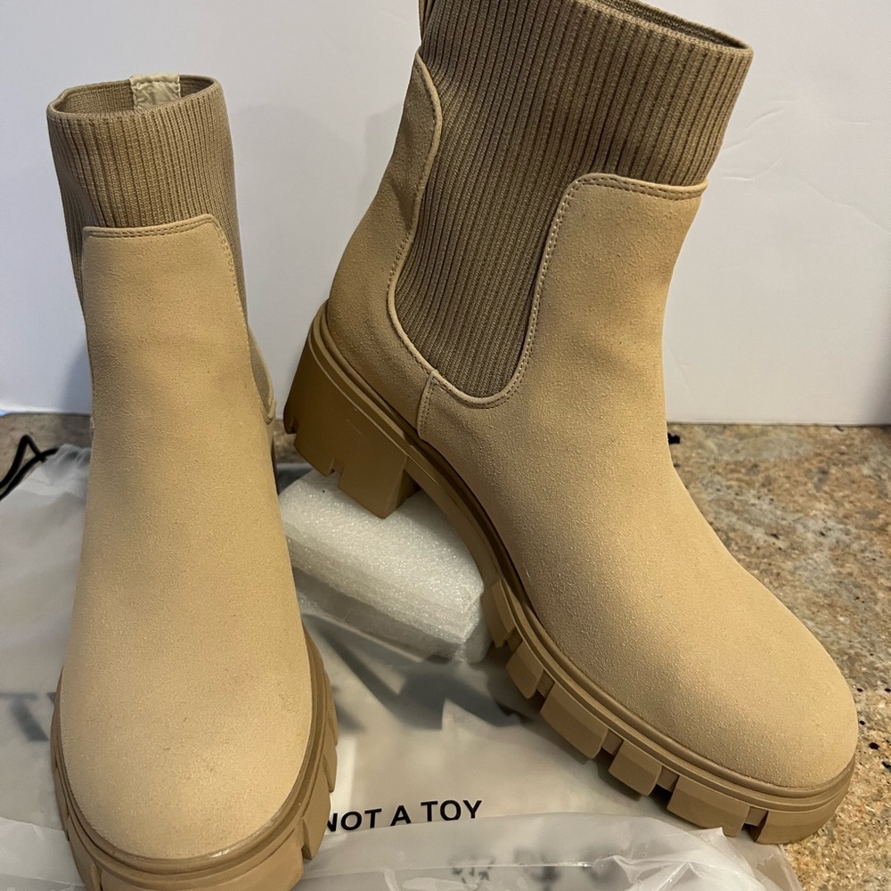 Women’s Athlefit Boots Chunk Heel size 9.5